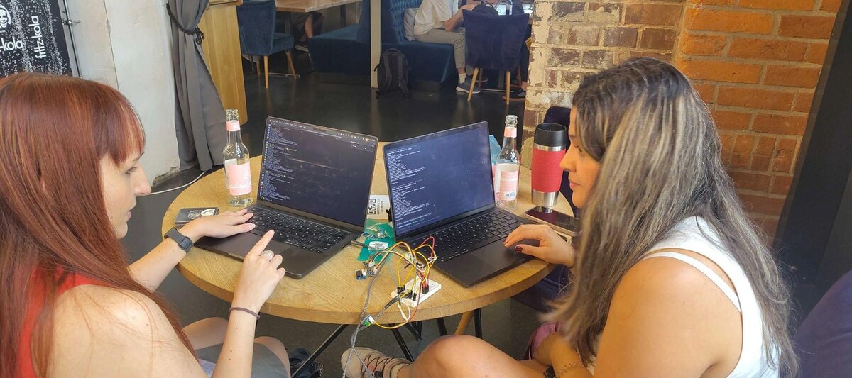 Gophers hacking on TinyGo hardware at GopherCon Europe